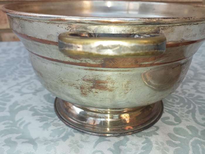 AN ANTIQUE BIRMINGHAM ELECTRO PLATE TUREEN SOLD AS IS
