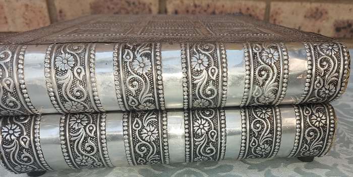 A BEAUTIFULL ALLOY WITH ASIAN DESIGNS JEWELRY BOX SOLD AS IS