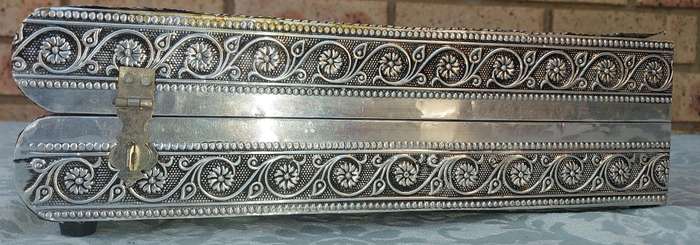A BEAUTIFULL ALLOY WITH ASIAN DESIGNS JEWELRY BOX SOLD AS IS