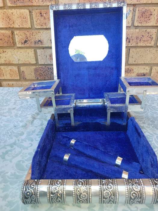 A BEAUTIFULL ALLOY WITH ASIAN DESIGNS JEWELRY BOX SOLD AS IS