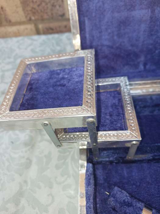 A BEAUTIFULL ALLOY WITH ASIAN DESIGNS JEWELRY BOX SOLD AS IS