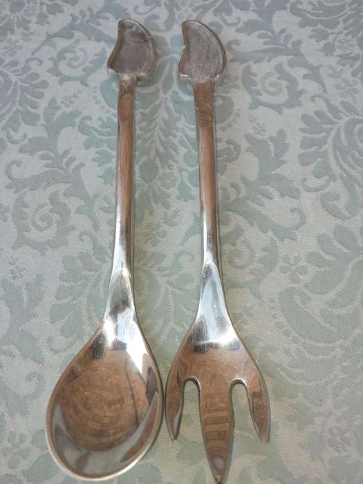 A PEWTAL SET SALAD LADLES SOLD AS IS