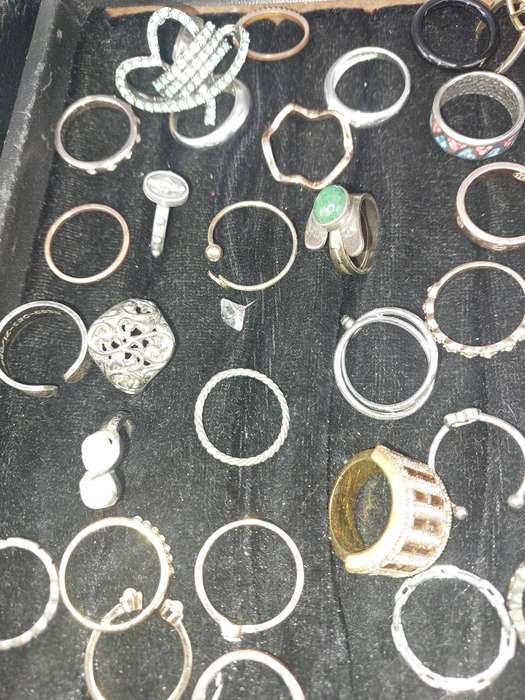 A BULK JOBLOT COLLECTION COSTUME RINGS SOLD AS IS