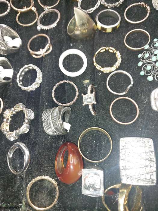 A BULK JOBLOT COLLECTION COSTUME RINGS SOLD AS IS