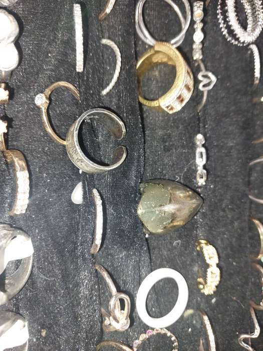 A BULK JOBLOT COLLECTION COSTUME RINGS SOLD AS IS