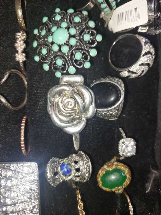 A BULK JOBLOT COLLECTION COSTUME RINGS SOLD AS IS
