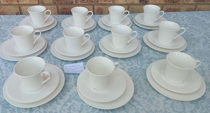 A COLLECTION OF 11 TRIOS MAXWELL AND WILLIAMS BASIC WHITE PORCELAIN SOLD AS IS