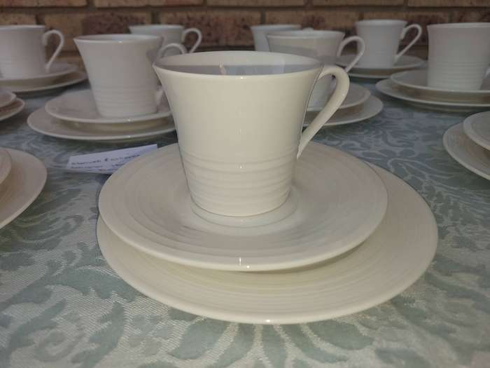 A COLLECTION OF 11 TRIOS MAXWELL AND WILLIAMS BASIC WHITE PORCELAIN SOLD AS IS