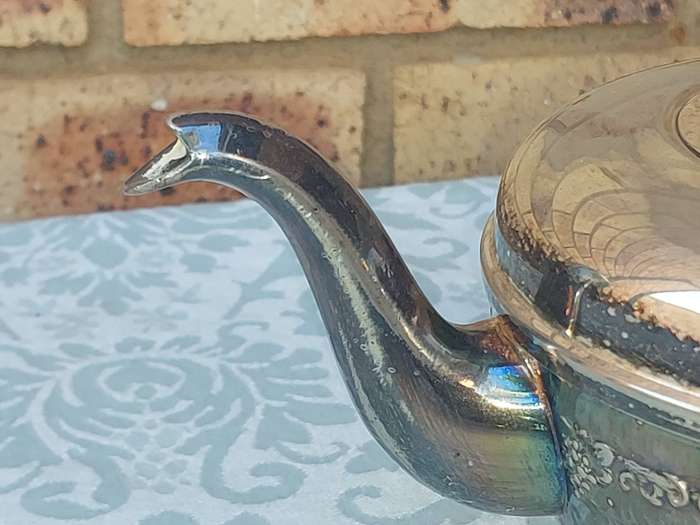 A VINTAGE VIKINGPLATE MADE IN CANADA TEAPOT SOLD AS IS