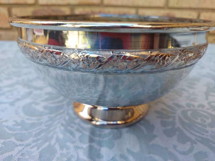 TWO USED SERVING BOWLS SOLD AS IS