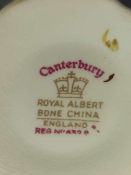 A 19 PIECE ROYAL ALBERT CANTERBERY BONE CHINA SET SOLD AS IS