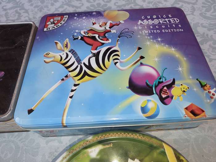 A VINTAGE COLLECTION BISCUIT TINS SOLD AS IS R200