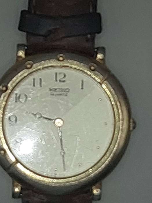 TWO VINTAGE SEIKO WATCHES SOLD AS IS NOT TESTED