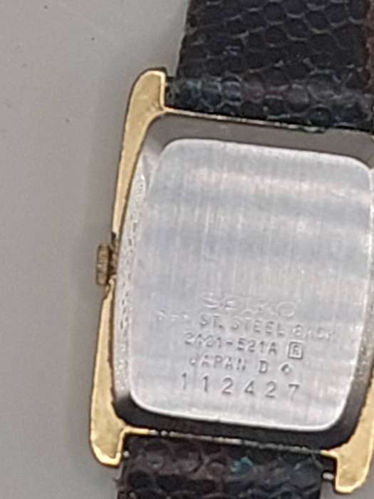 TWO VINTAGE SEIKO WATCHES SOLD AS IS NOT TESTED