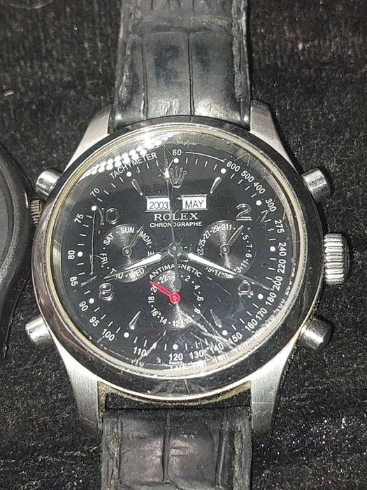A COLLECTION OF QUARTZ DRESS WATCHES SOLD AS IS