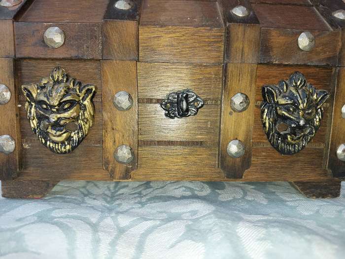 A PIRATES CHEST WOODEN JEWELRY BOX SOLD AS IS
