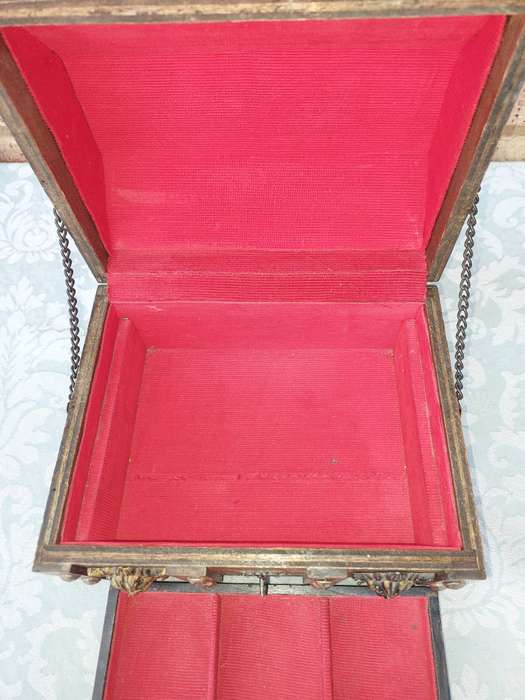 A PIRATES CHEST WOODEN JEWELRY BOX SOLD AS IS