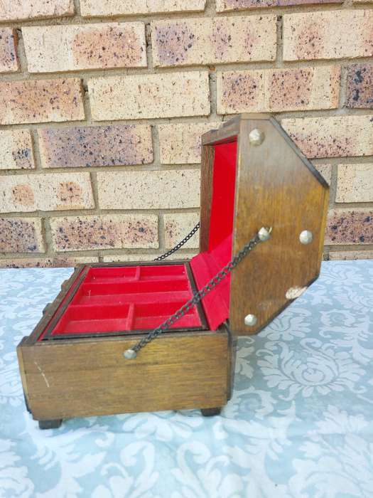 A PIRATES CHEST WOODEN JEWELRY BOX SOLD AS IS