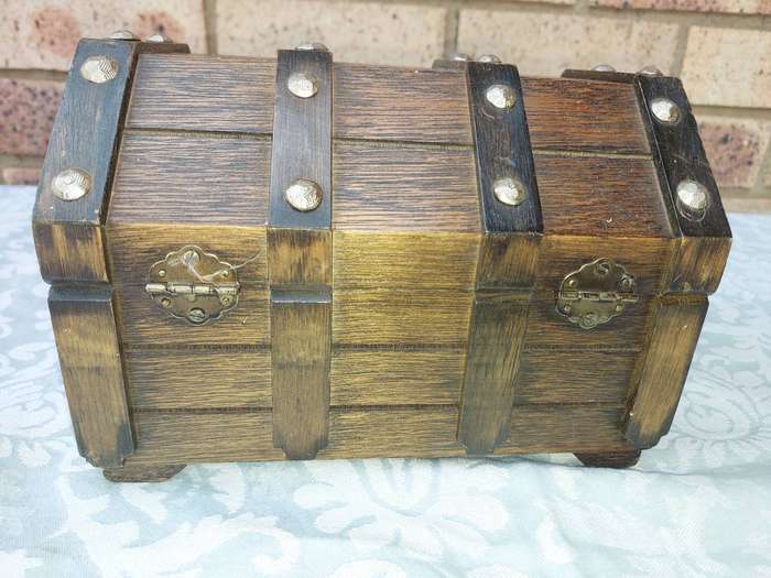 A PIRATES CHEST WOODEN JEWELRY BOX SOLD AS IS