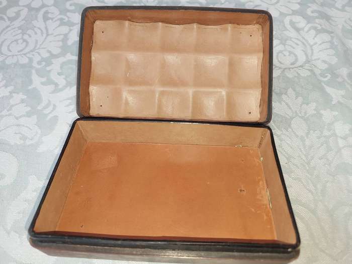 A COLLECTION OF VINTAGE LEATHER-BOUND JEWELRY BOXES SOLD AS IS