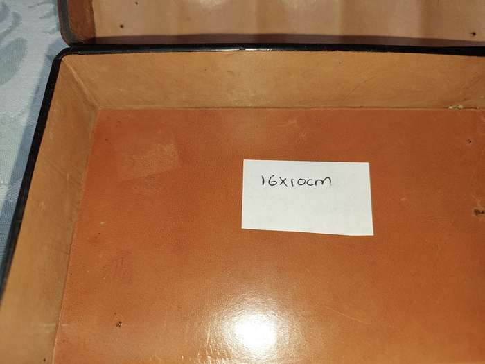 A COLLECTION OF VINTAGE LEATHER-BOUND JEWELRY BOXES SOLD AS IS