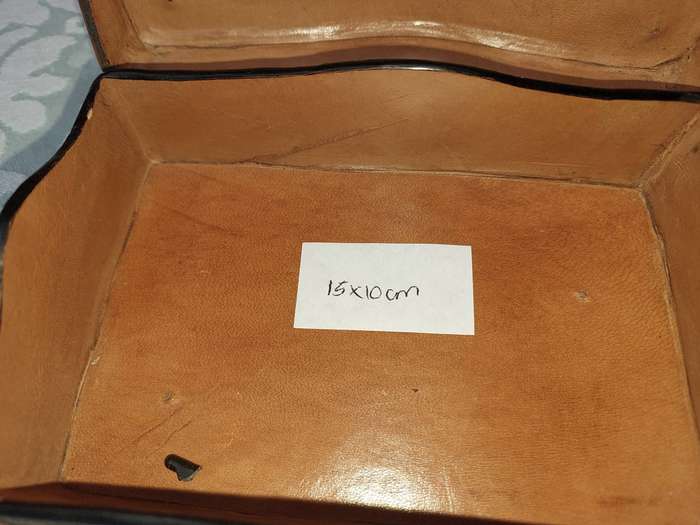 A COLLECTION OF VINTAGE LEATHER-BOUND JEWELRY BOXES SOLD AS IS