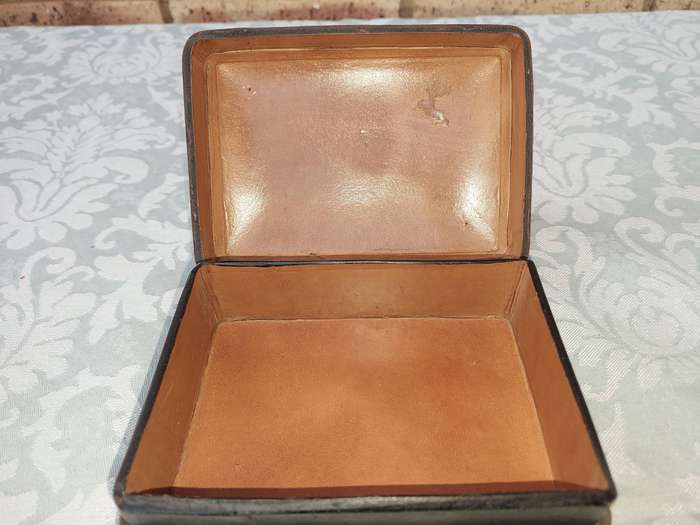 A COLLECTION OF VINTAGE LEATHER-BOUND JEWELRY BOXES SOLD AS IS