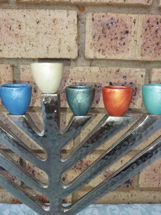 A BEAUTIFULL CHROME PLATED MINORA WITH LAQUERED CANDLE HOLDERS SOLD AS IS