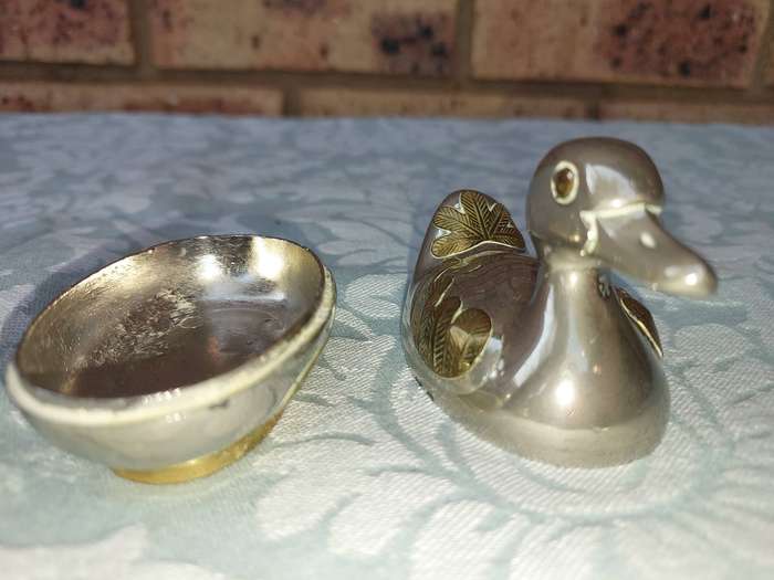 A BEAUTIFUL SILVER PLATE WITH GOLD-PLATED SIDE SALT DISPENSER DUCK SOLD AS IS