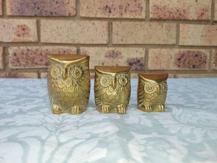 A SET OF 3 ART DECOR BRASS OWLS SOLD AS IS