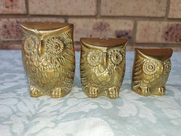 A SET OF 3 ART DECOR BRASS OWLS SOLD AS IS