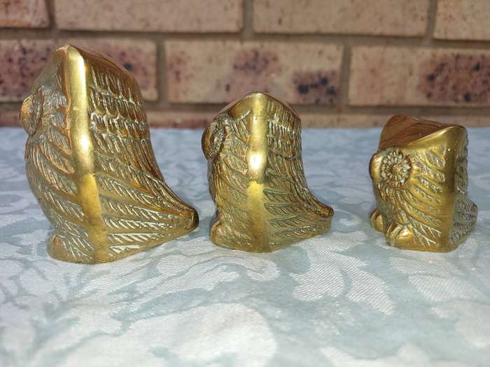 A SET OF 3 ART DECOR BRASS OWLS SOLD AS IS