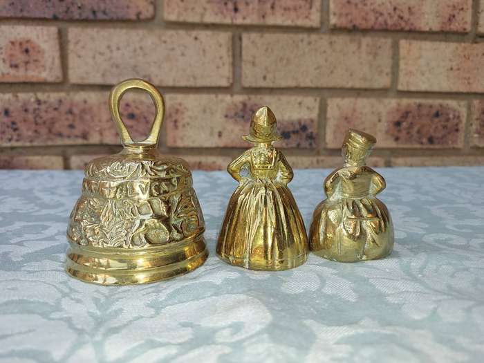 A COLLECTION OF BRASS BELLS SOLD AS IS