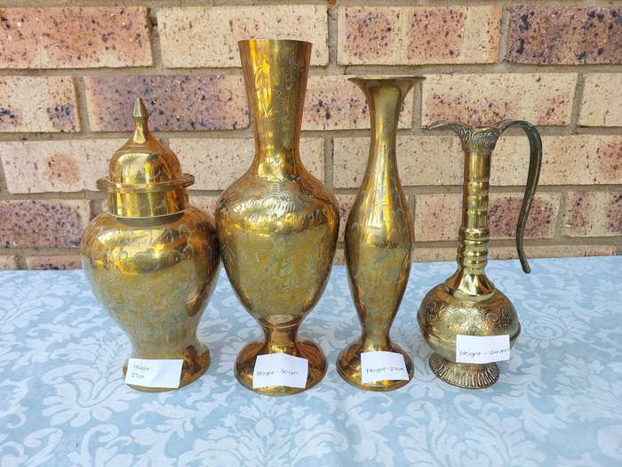 A COLLECTION OF BRASS VASES AND AN URN SOLD AS IS