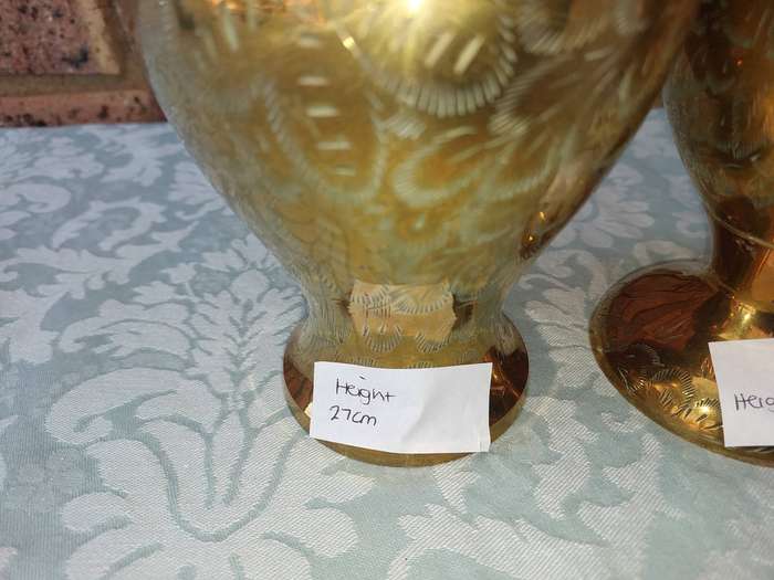 A COLLECTION OF BRASS VASES AND AN URN SOLD AS IS