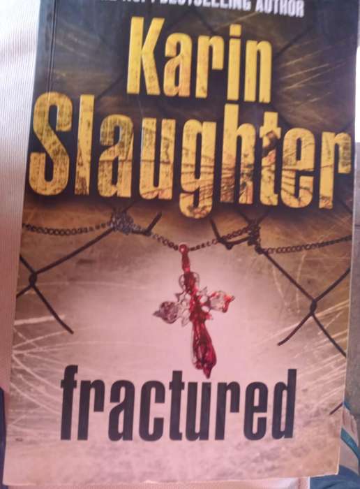 Fractured  Karin Slaughter