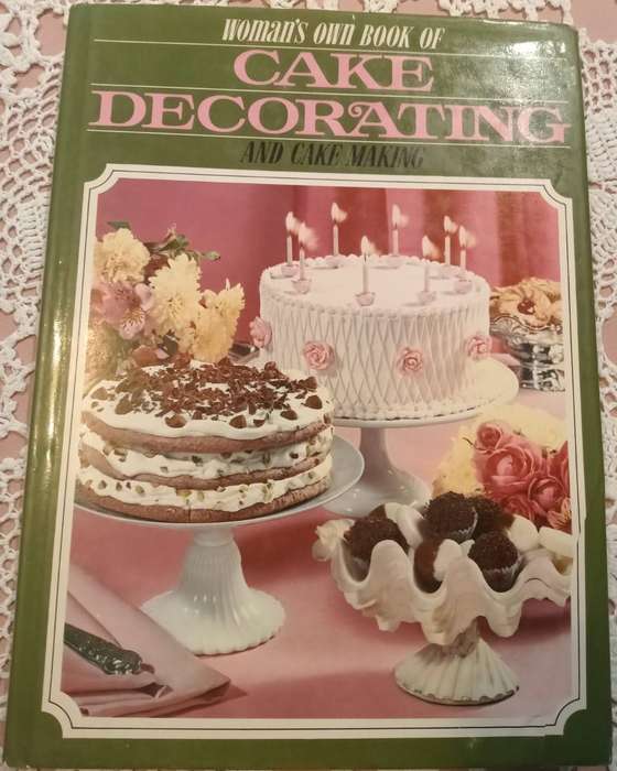 Womans own book of Cake Decorating