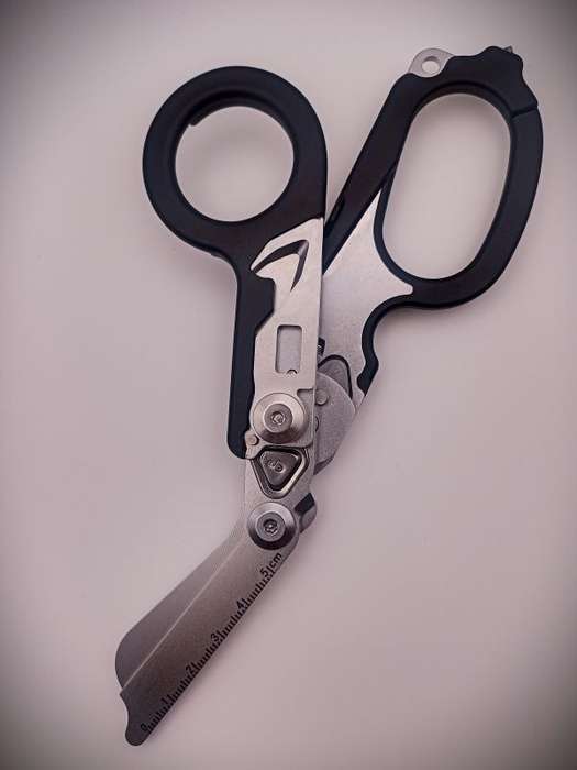 Multi-Functional Folding Tactical Emergency Response Shears (Black)