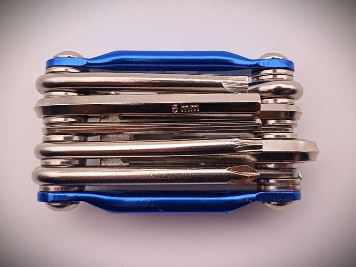 11-in-1 Multifunctional Bicycle Repair Tool (Blue)