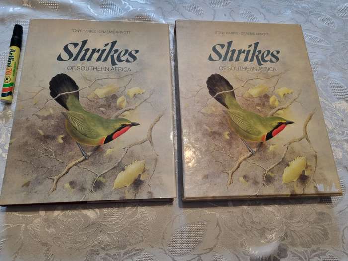 SHRIKES OF SOUTHERN AFRICA TONY HARRIS GRAEME ARNOTT in a protective slipcase birds birding