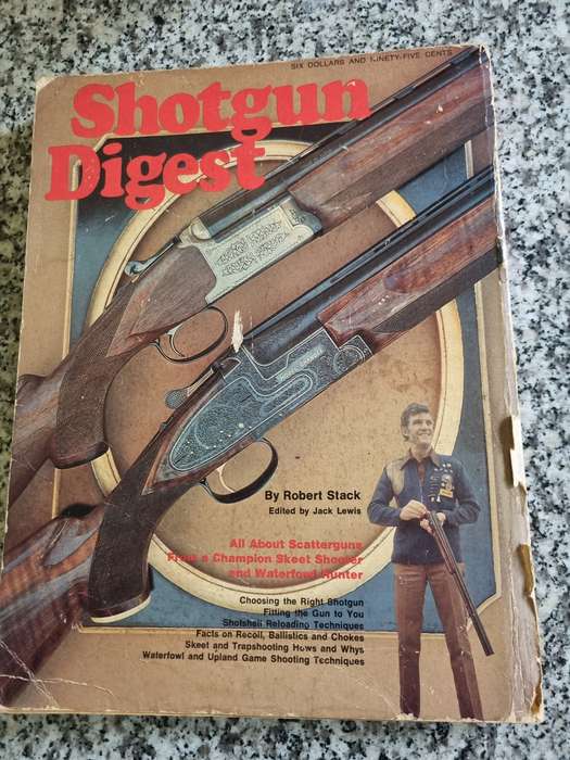 SHOTGUN DIGEST  by ROBRERT STACK 1974  (  guns hunting rifles Skeet shooting  )