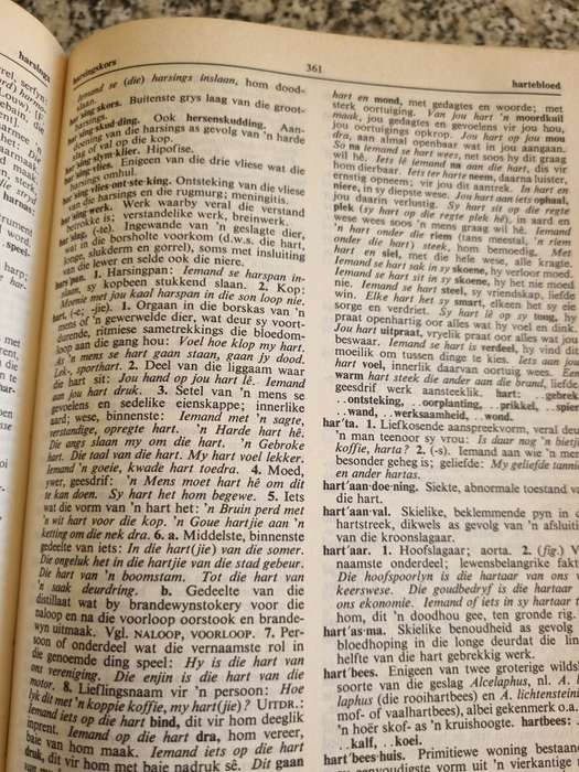 HAT VERKLAENDE HANDWOORDEBOEK VAN DIE AFRIKAANSE TAAL F F ODENDAL Tweede Uitgawe 1985