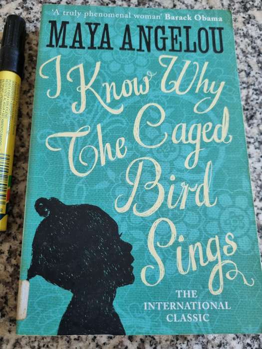 I KNOW WHY THE CAGED BIRD SINGS MAYA ANGELOU  ( softcover )