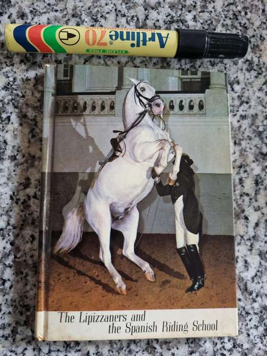 THE LIPIZZANERS and the SPANISH RIDING SCHOOL Wolfgang Reuter 1969 ( horses )