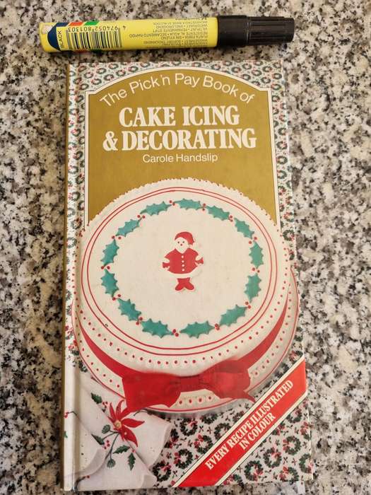 The Pick & Pay Book of CAKE ICING & DECORATING CAROLE HANDSLIP  (  baking including novelty cakes  )