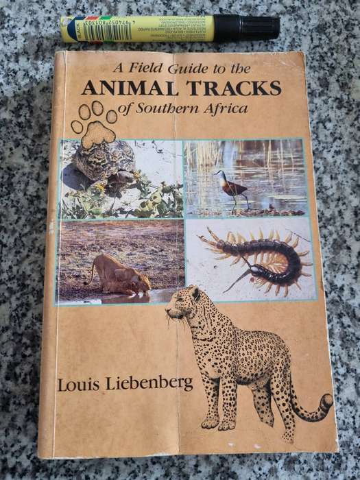 A Field Guide  Animal Tracks of Southern Africa LOUIS LIEBENBERG (tracking wildlife Note description