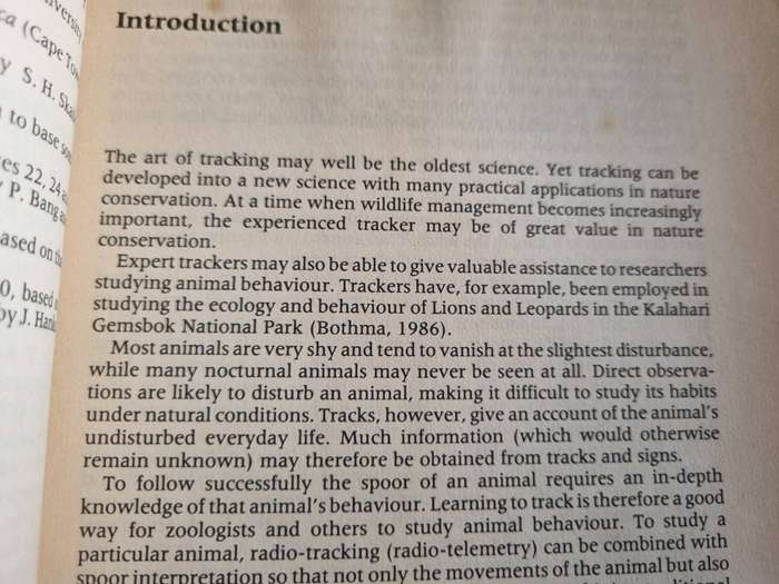 A Field Guide  Animal Tracks of Southern Africa LOUIS LIEBENBERG (tracking wildlife Note description