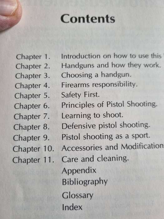 SHOOT a Handgun DAVE ARNOLD Simplified pistol instruction for South African Men & Women 2nd Ed. 1982
