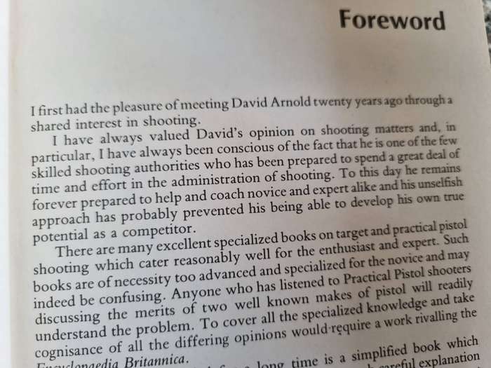 SHOOT a Handgun DAVE ARNOLD Simplified pistol instruction for South African Men & Women 2nd Ed. 1982
