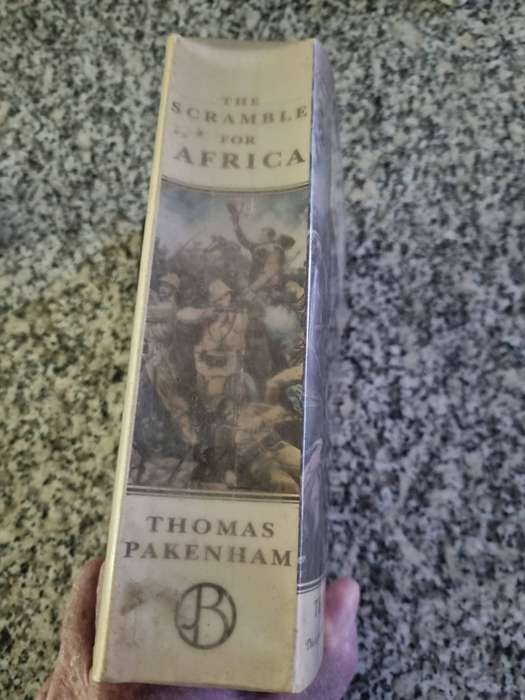 THE SCRAMBLE FOR AFRICA 1876 - 1912 THOMAS PAKENHAM ( softcover )